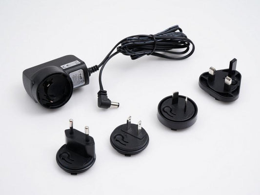 適用於 Guz² 電子飛鏢靶的交流電轉接器